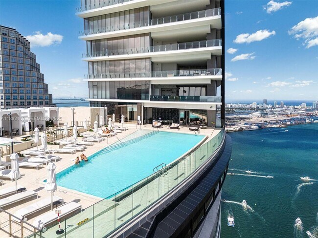 Building Photo - 300 Biscayne Blvd Way