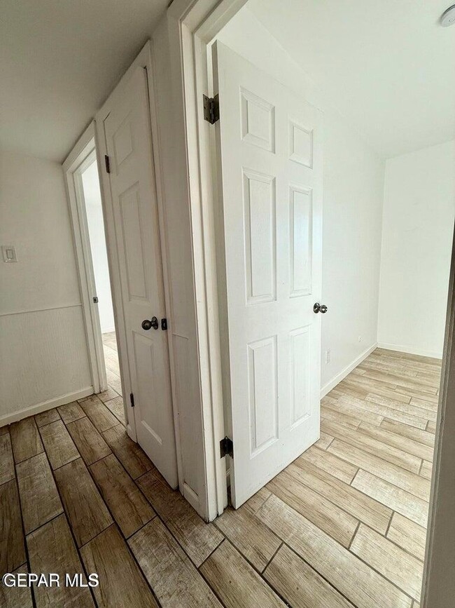 Building Photo - 10833 Cardigan Dr