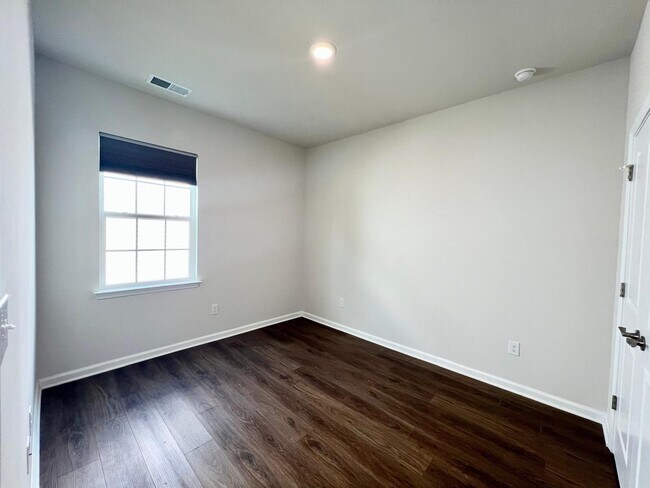 Building Photo - 182 Abersham Dr