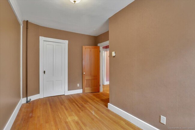 Building Photo - 46 Highland Terrace