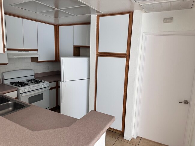 Building Photo - Churchill Apartments