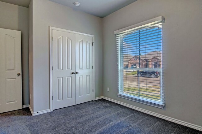 Building Photo - 3021 Cantabria St