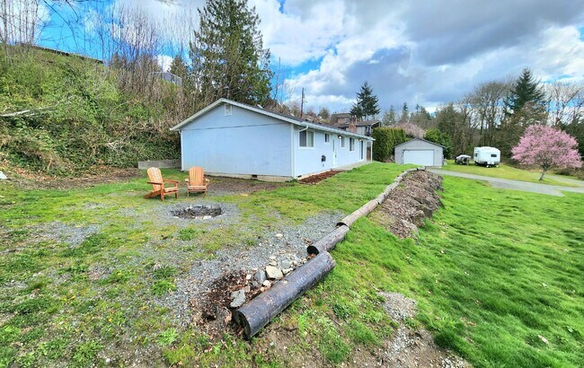 Building Photo - 3 Bedroom / 1 Bath Home in Lake Stevens with View