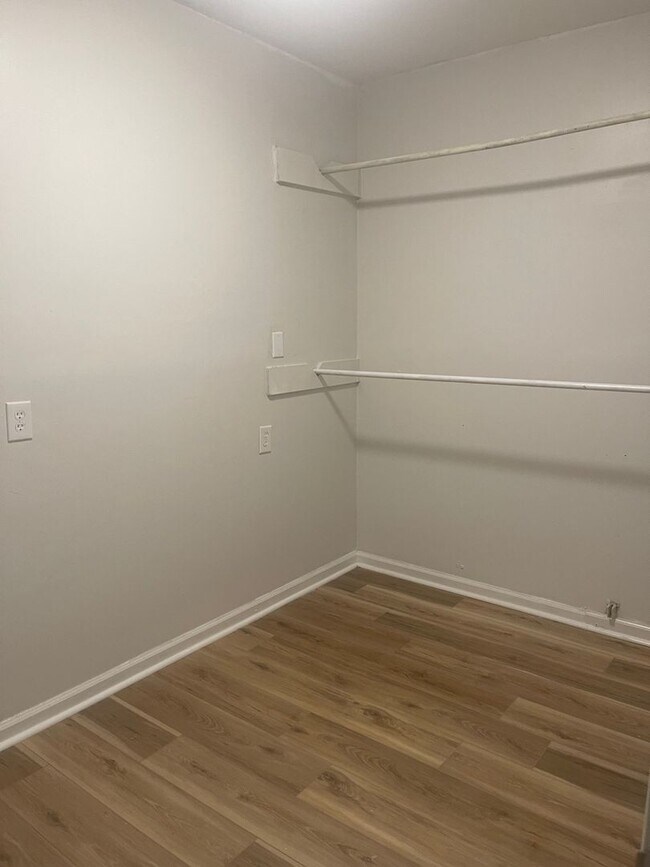 Building Photo - 133 Seminole Ave