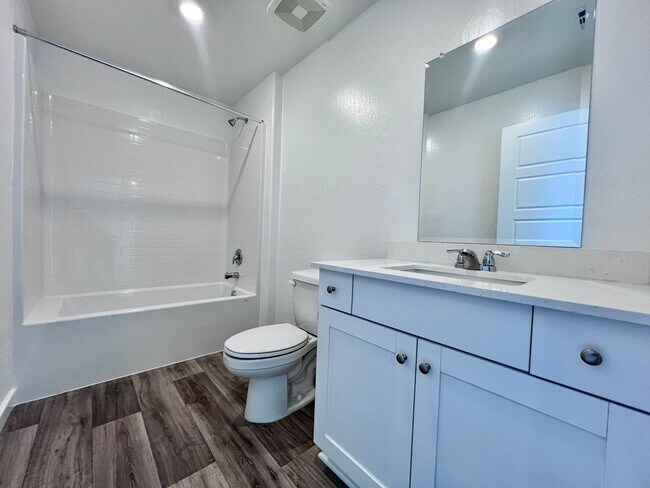 Building Photo - $2,950 Ashlan & Highland - Clovis 4 Bedroo...