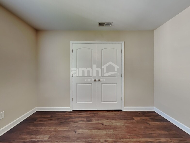 Building Photo - 224 Brooks Edge Dr