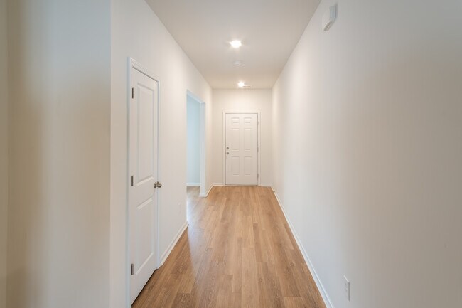 Building Photo - 375 Hidden Cove Dr