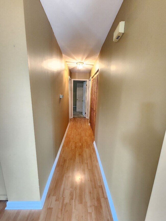 Building Photo - 184 Ridgeview St