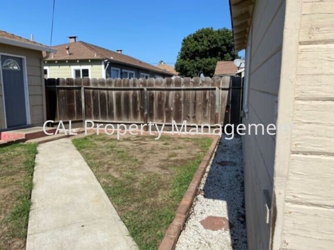 Building Photo - 1-Bedroom 1-Bathroom home in Salinas, CA!