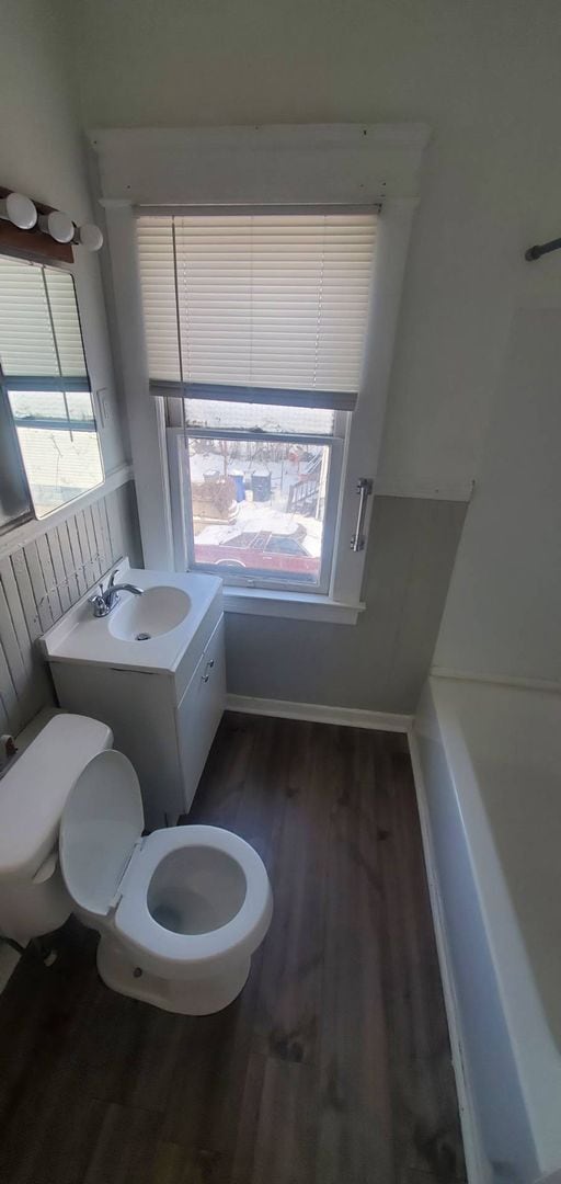 Building Photo - 6721 Edna Ave