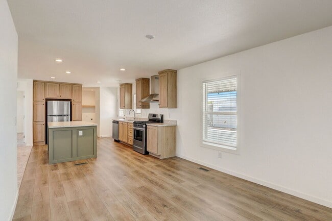 Building Photo - 10 Vandalay St