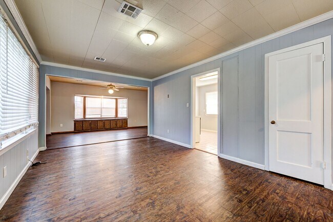 Building Photo - 2144 Pearson Dr