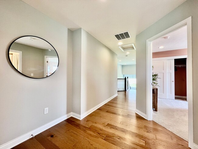 Building Photo - Large Executive home in Beavercreek Well d...