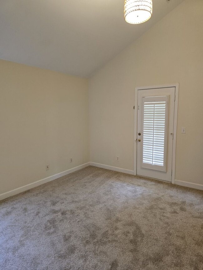 Building Photo - Residential Home Located in Vermillion with 3BR/2.5BA