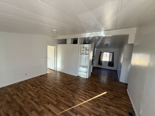 Building Photo - Spacious Mobile Home for Rent – NEW heatin...