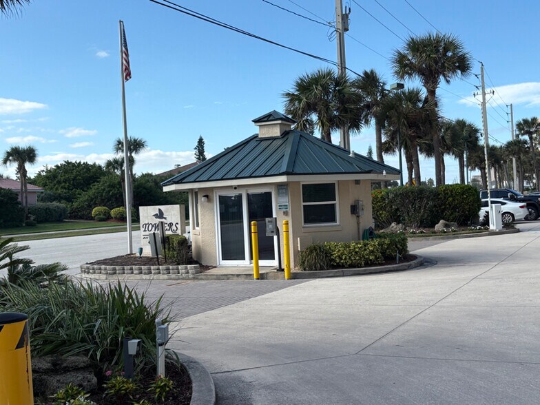 Building Photo - 4565 S Atlantic Ave