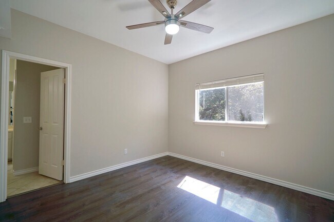 Building Photo - Mission Ridge beauty-4 bedroom 3 1/2 bath-...