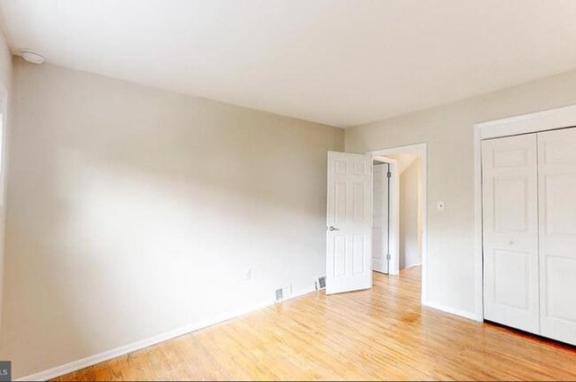 Building Photo - Recently Updated 4BR/2BA Twin with Central Air & Fenced Backyard