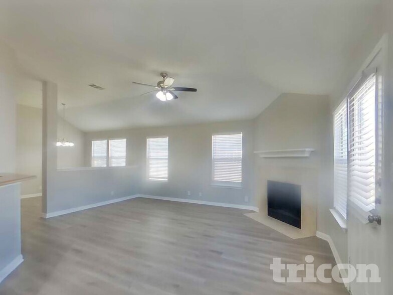 Building Photo - 4842 Dahlia Terrace