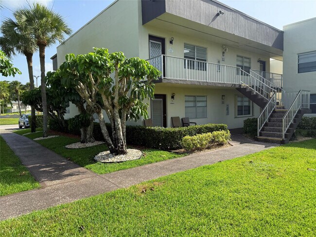 Building Photo - 768 Normandy Ln