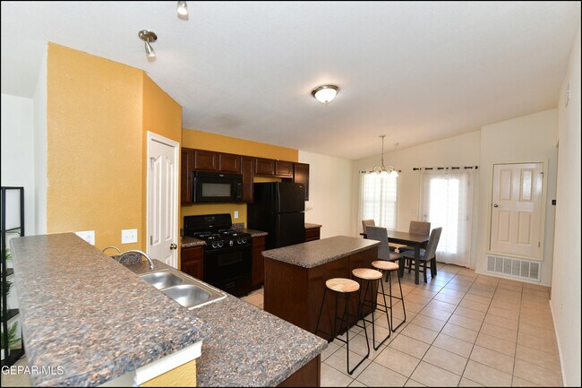 Building Photo - 10661 Canyon Sage Dr