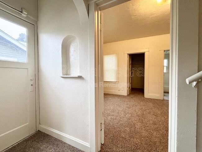 Building Photo - 107 W 19th St