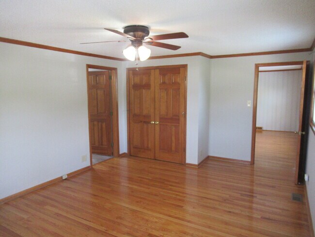 Building Photo - Denver Four Bedroom Home For Rent!