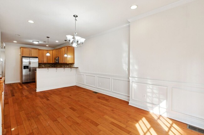 Building Photo - Beautiful 3 bedroom house with Private bac...