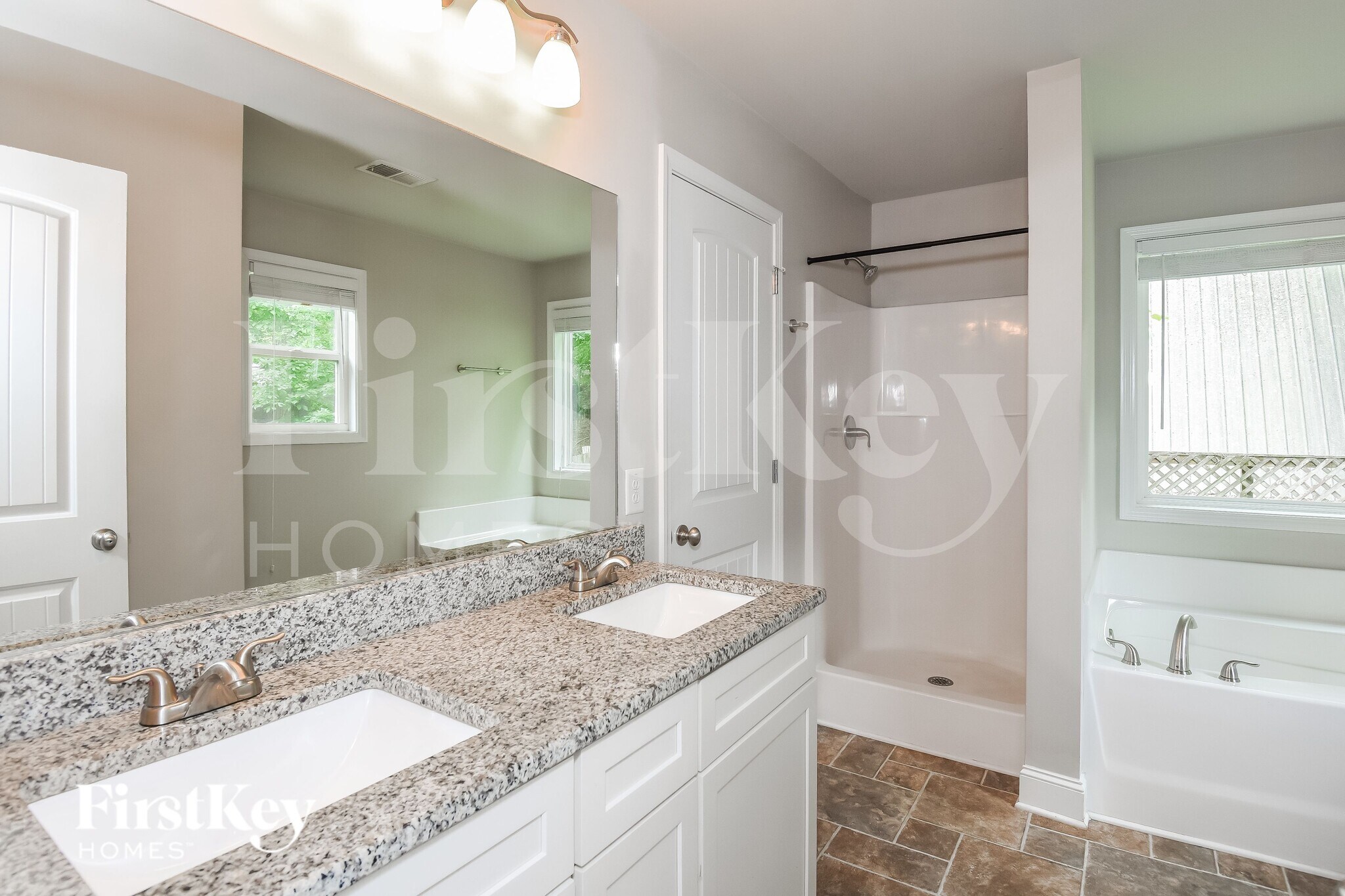 Building Photo - 2520 Belaire Dr