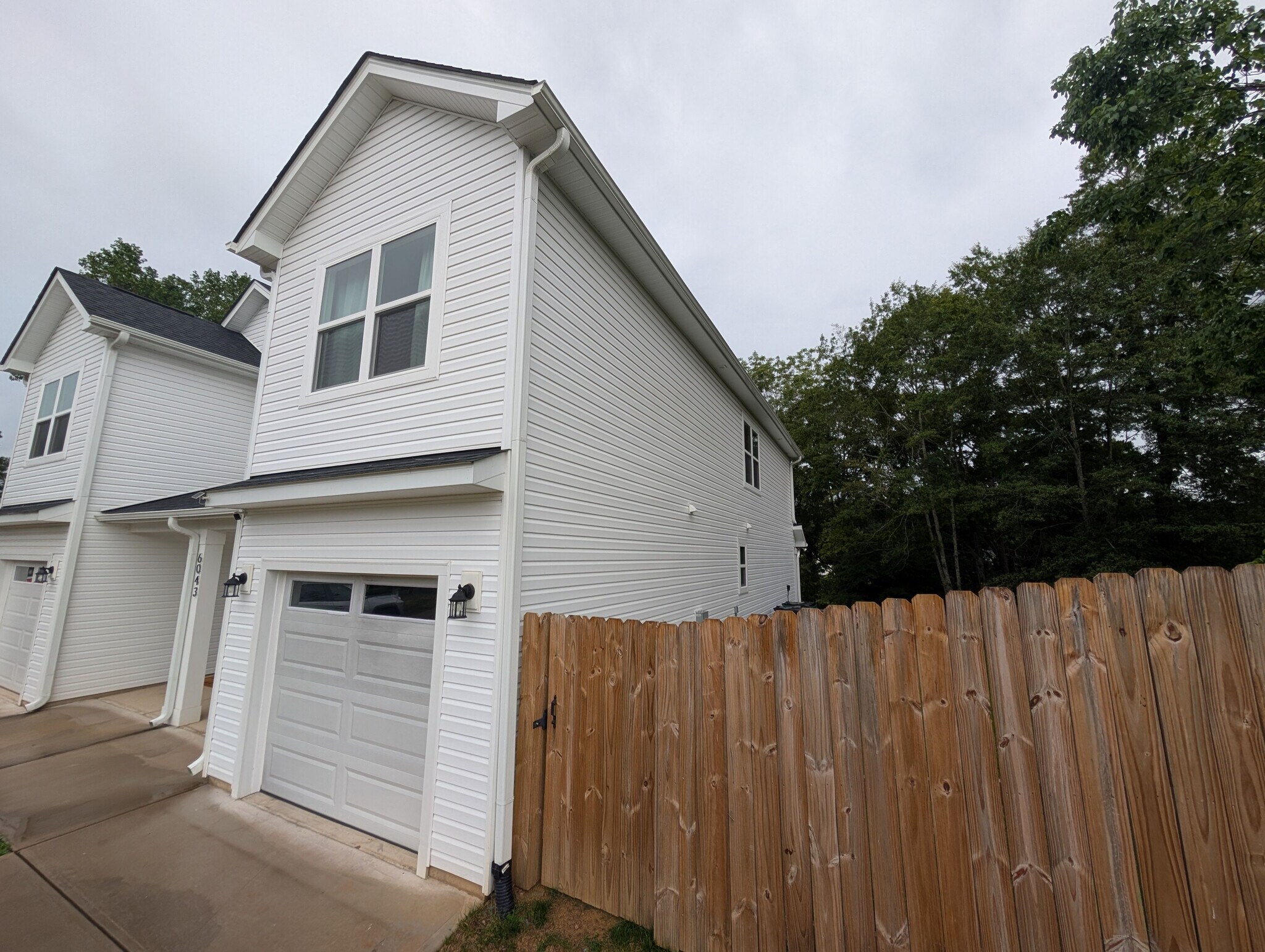Building Photo - Room in Townhome on Sullins Rd