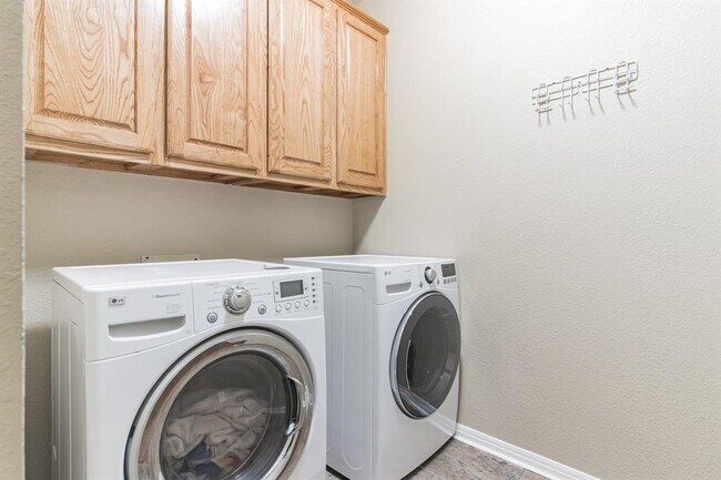 Building Photo - 5221 China Garden Dr