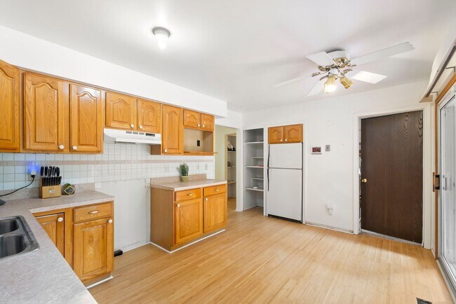 Building Photo - Amazing Troy Rental Available Now!