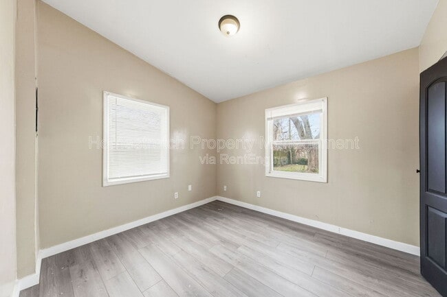 Building Photo - 133 St Thomas Ln