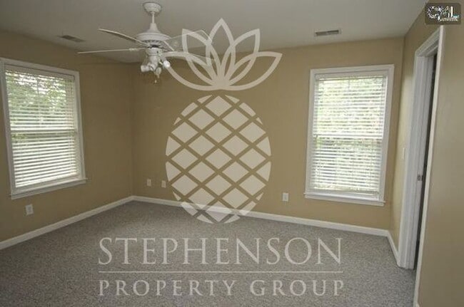 Building Photo - college students welcome