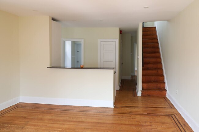 Building Photo - 53 W Maplewood Mall