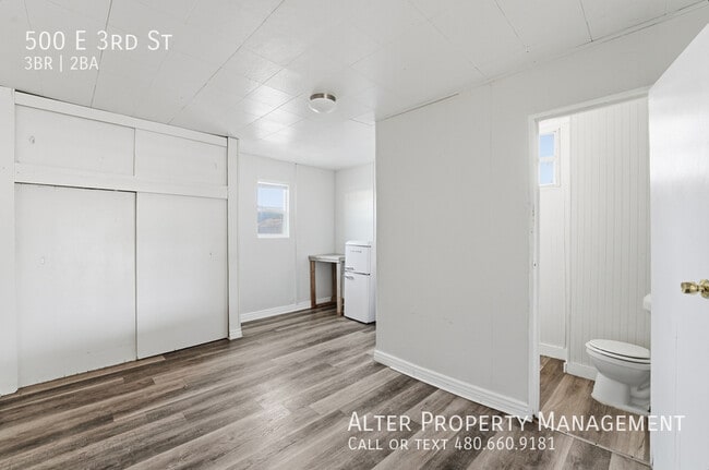 Building Photo - 500 E 3rd St