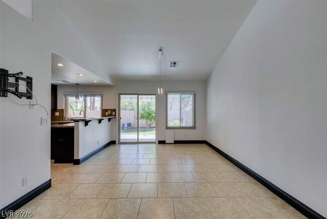 Building Photo - 240 Honeywood St