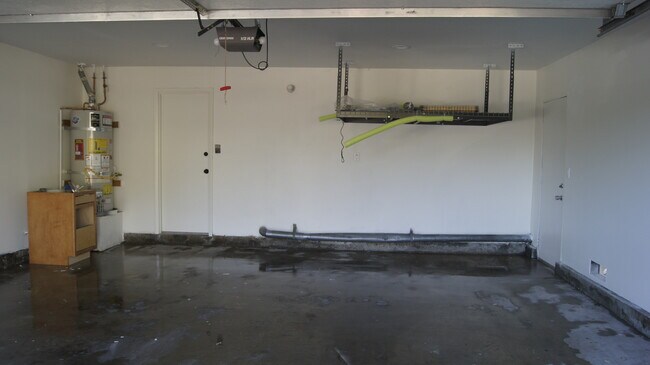 Building Photo - 27403 Garza Dr