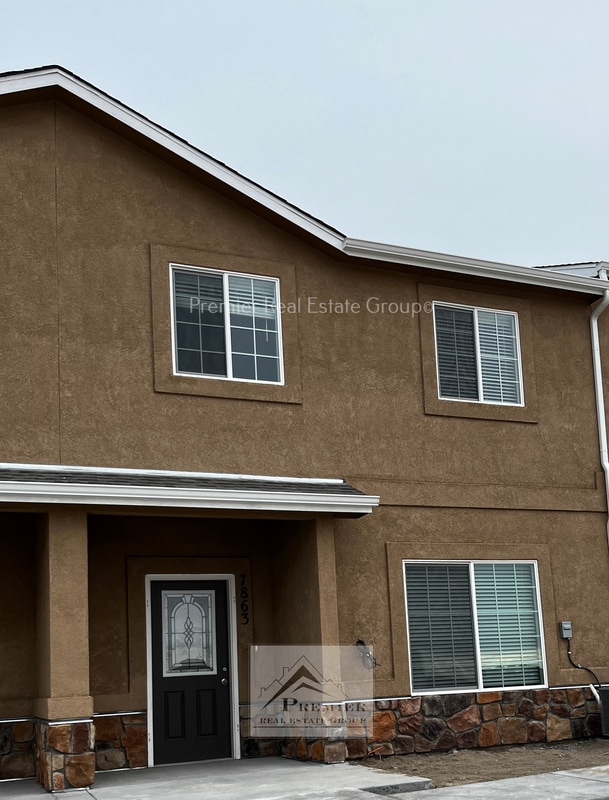 Building Photo - 7863 Sand Lake Heights