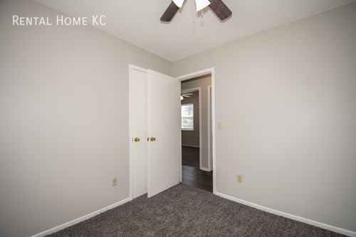 Building Photo - Remodeled 3-bed / 1-bath Second-Floor unit...