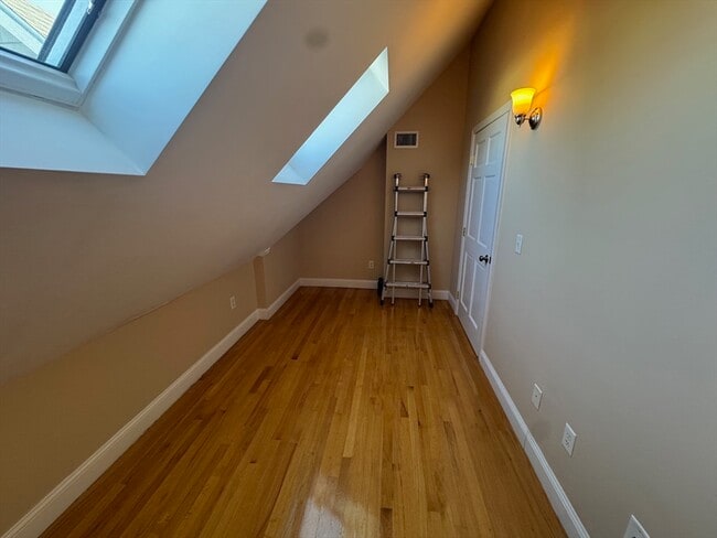 Building Photo - 10 Sherman Ct