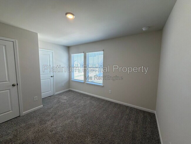 Building Photo - 337 Timberland Ave