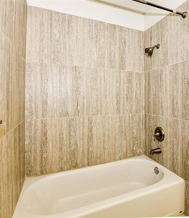 Building Photo - 2108 Waterway Bend