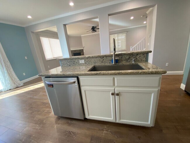 Building Photo - 709 Embassy Cir