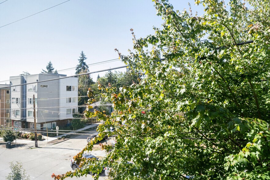 Building Photo - 4302 7th Ave NE