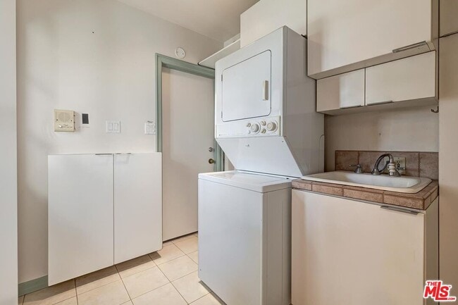 Building Photo - 201 Tavistock Ave