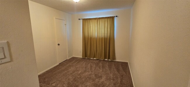 Building Photo - 6910 Krause Dr