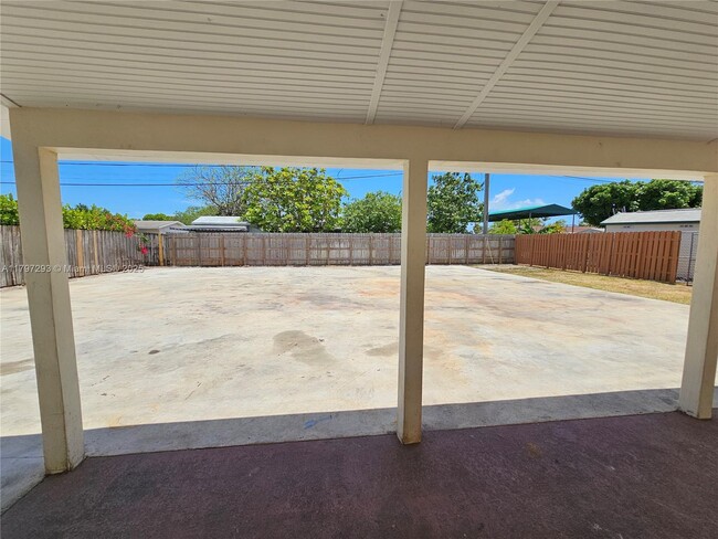 Building Photo - 16321 SW 96th Ave