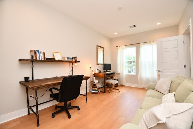 Building Photo - 1239 W Tidwell Rd