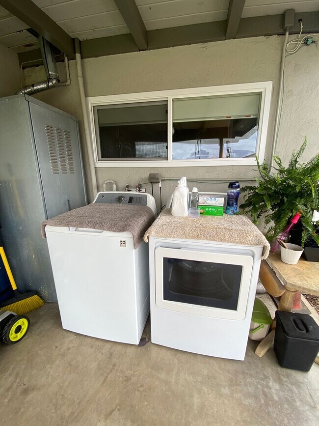 Building Photo - Gorgeous, Spacious 3 bed / 1 bath located near Encanto, San Diego!